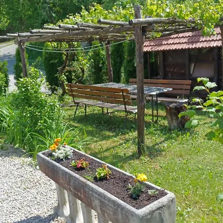 Camping Koliba U Dolini Mira Velika Kladusa